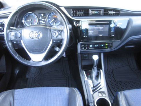 Used 2017 Toyota Corolla SE FWD image 31