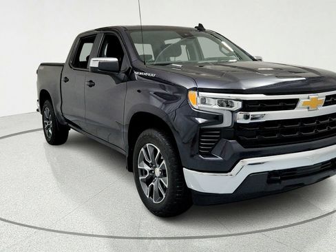 Used 2024 Chevrolet Silverado 1500 LT AWD/4WD image 7