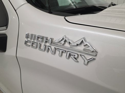 Used 2022 Chevrolet Silverado 1500 High Country w/ Z71 Off-Road Package image 4
