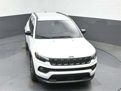 New 2026 Jeep Compass Latitude image 38