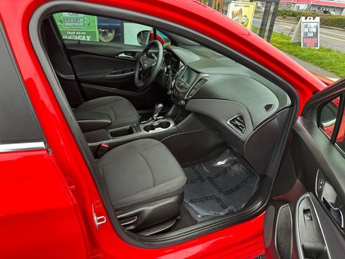Used 2017 Chevrolet Cruze LT w/ Convenience Package image 14