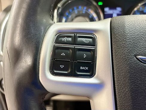Used 2015 Chrysler Town & Country Touring w/ Driver Convenience Group FWD image 34