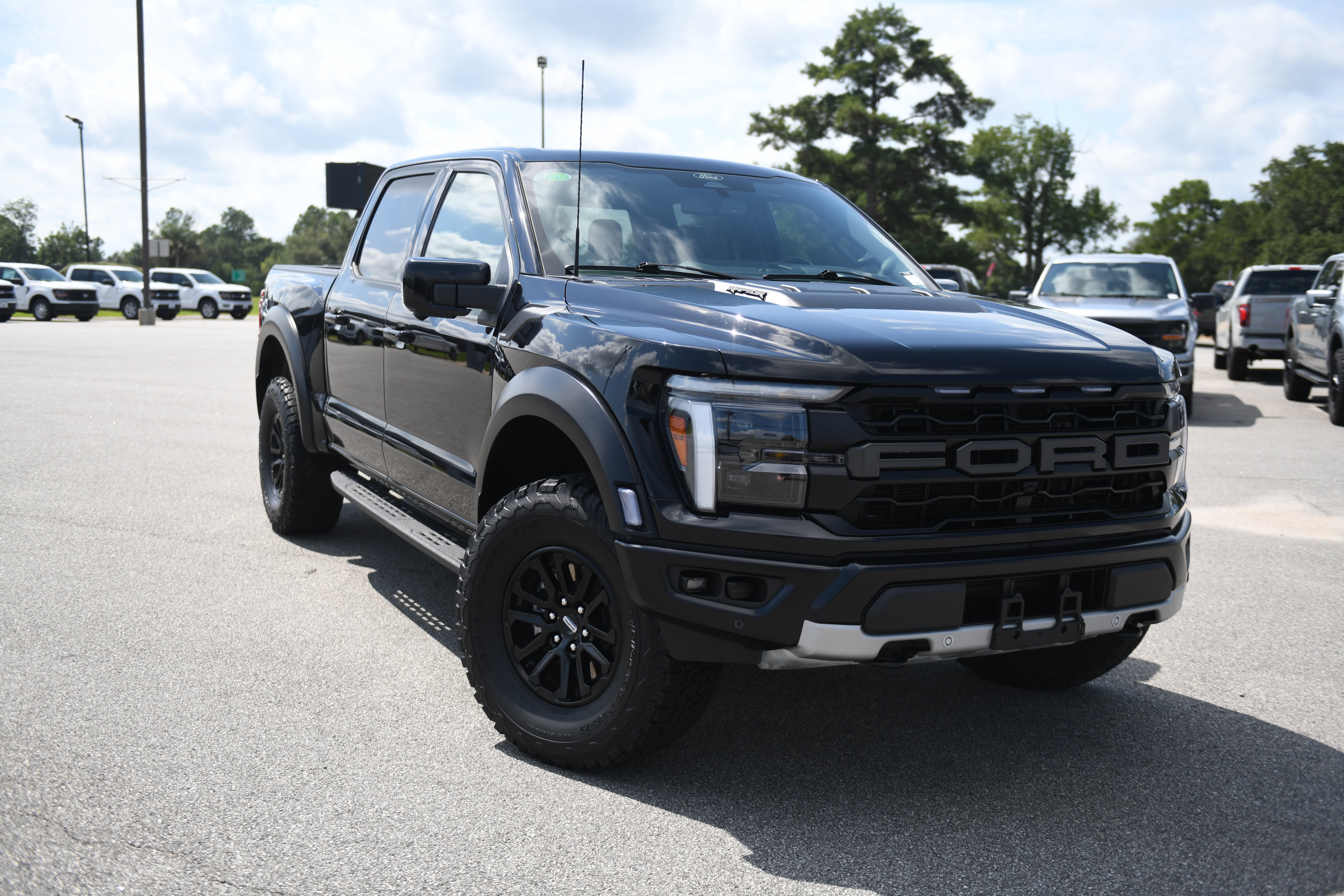 Used 2025 Ford F150 Raptor AWD/4WD image 3