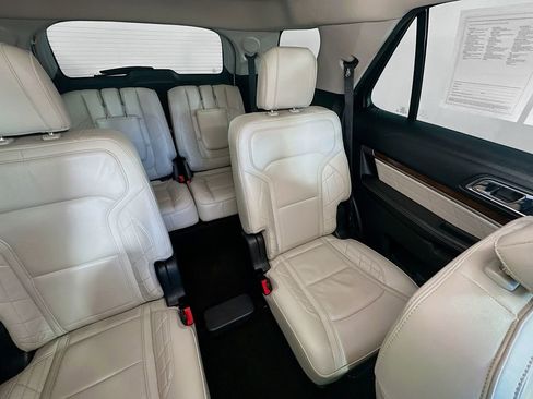 Used 2018 Ford Explorer Platinum image 14