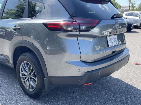 Used 2025 Nissan Rogue S FWD image 12