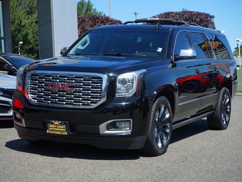 Used 2019 GMC Yukon XL Denali w/ Denali Ultimate Package AWD/4WD image 1