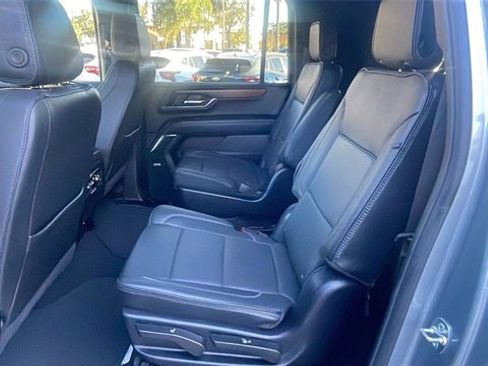 Used 2025 GMC Yukon XL Denali image 12