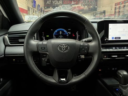 Used 2025 Toyota Camry SE FWD image 32