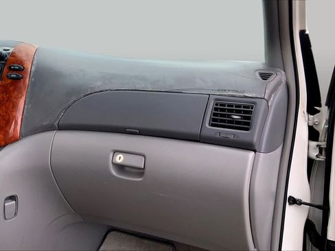 Used 2010 Toyota Sienna XLE w/ Towing Prep Pkg FWD image 17