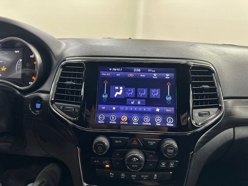 Used 2019 Jeep Grand Cherokee Laredo AWD/4WD image 48