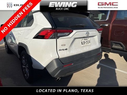 Used 2020 Toyota RAV4 XLE Premium image 3