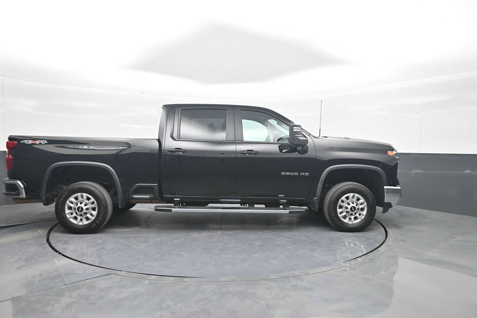 Used 2025 Chevrolet Silverado 2500 LT w/ Convenience Package AWD/4WD image 9