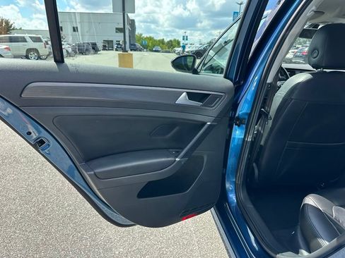 Used 2018 Volkswagen Golf S FWD image 19