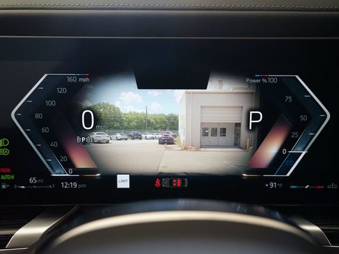 Used 2025 BMW 740i w/ Premium Package RWD image 12