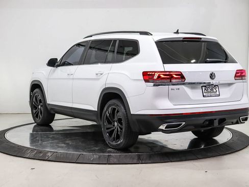 Used 2022 Volkswagen Atlas SE w/ Panoramic Sunroof Package FWD image 2