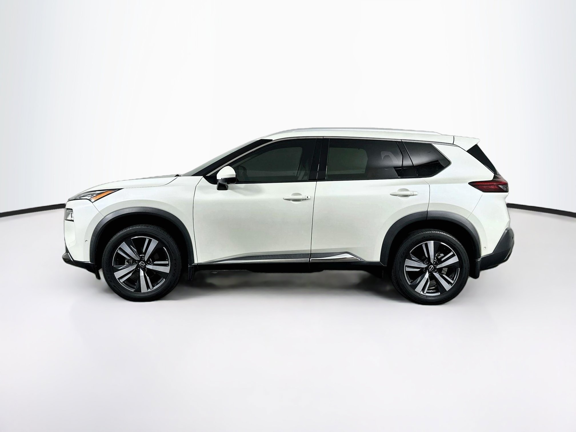 Used 2023 Nissan Rogue SL w/ SL Premium Package FWD image 4