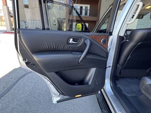 Used 2018 Nissan Armada Platinum w/ Interior Lighting Package AWD/4WD image 30