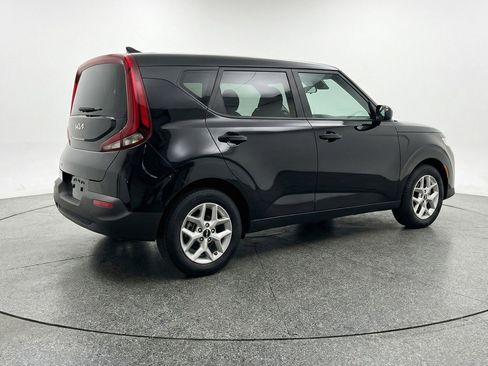Used 2025 Kia Soul LX w/ LX Technology Package FWD image 9