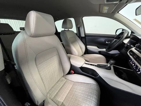 Used 2023 Honda HR-V LX image 9