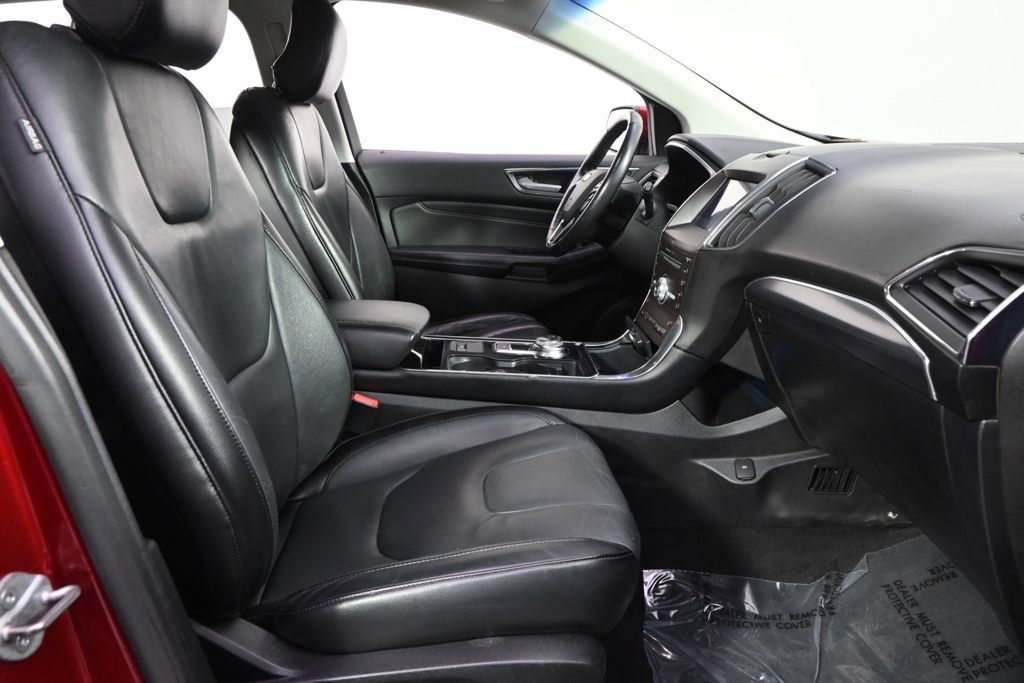 Used 2019 Ford Edge Titanium FWD image 16