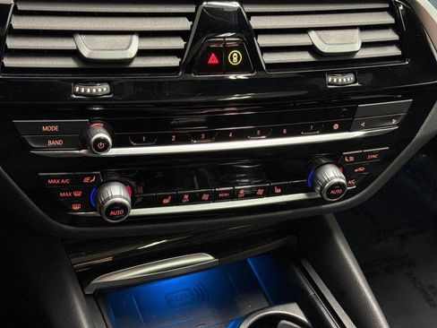 Used 2023 BMW 530e w/ Premium Package image 19