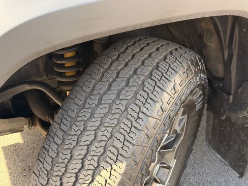 Used 2019 Toyota Tacoma TRD Off-Road AWD/4WD image 11