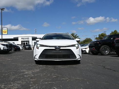 Used 2023 Toyota Corolla LE FWD image 2