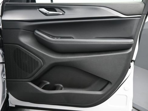 New 2025 Jeep Grand Cherokee Altitude image 20