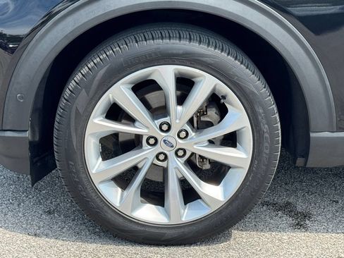 Used 2023 Ford Explorer Platinum w/ Technology Package AWD/4WD image 45