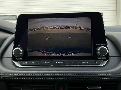 Used 2025 Nissan Rogue SV image 31