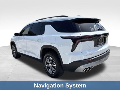 Used 2025 Chevrolet Traverse LT w/ Driver Confidence Package FWD image 3