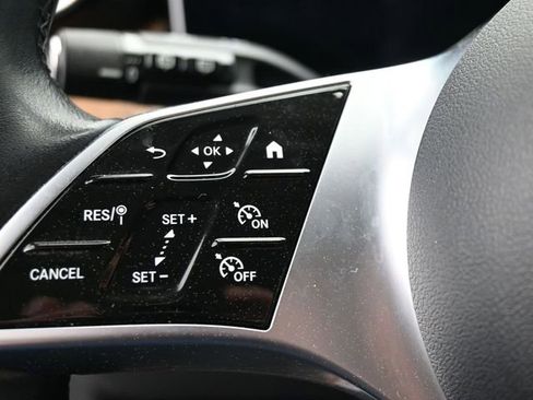 Used 2024 Mercedes-Benz GLC 300 image 19