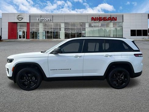 Used 2024 Jeep Grand Cherokee Altitude AWD/4WD image 4