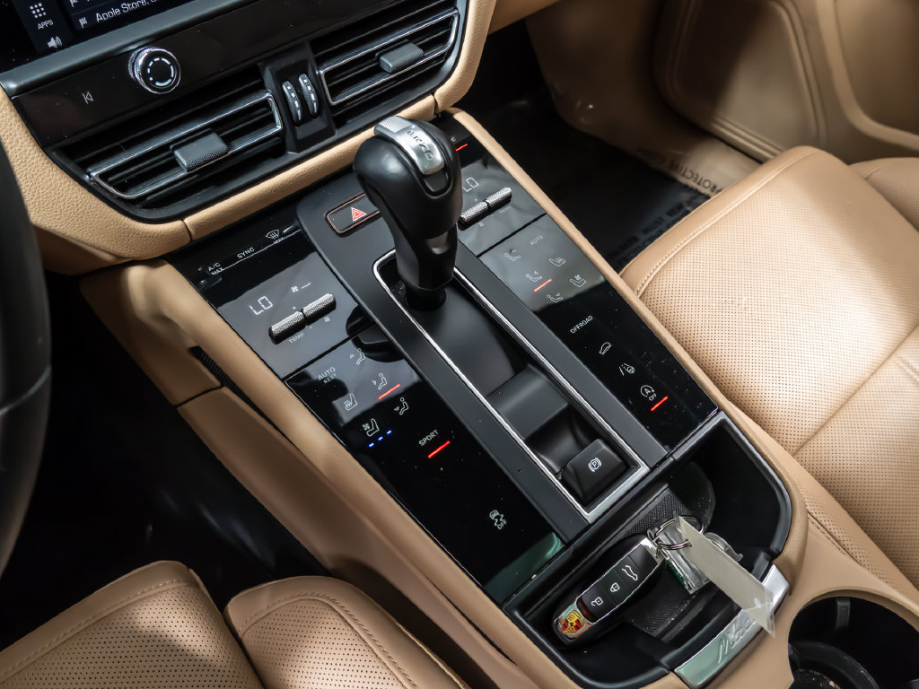 Used 2023 Porsche Macan AWD/4WD image 20