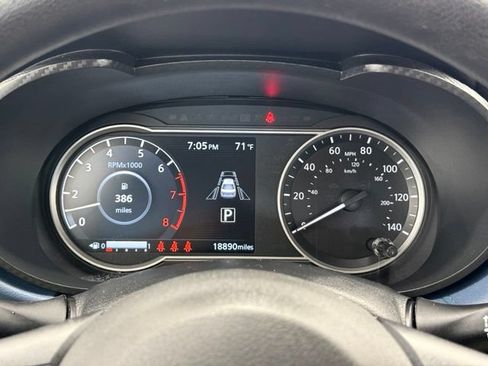 Used 2025 Nissan Versa SV FWD image 31