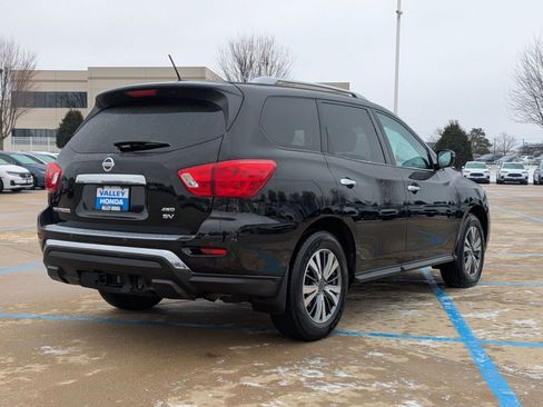 Used 2017 Nissan Pathfinder SV w/ SV Tech Package image 6