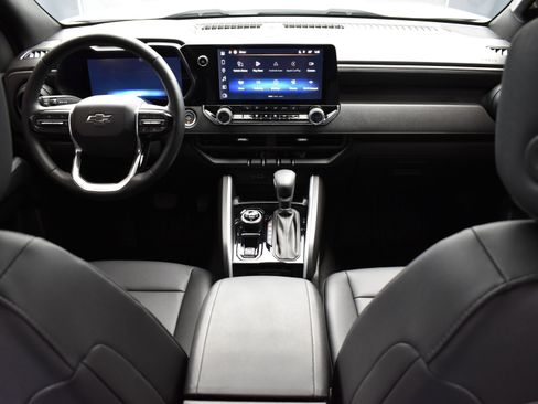 Used 2025 Chevrolet Colorado Trail Boss image 13