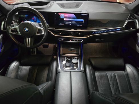Used 2023 BMW X7 M60i w/ Climate Comfort Package image 18
