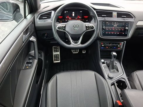 Used 2022 Volkswagen Tiguan SE R-Line image 11