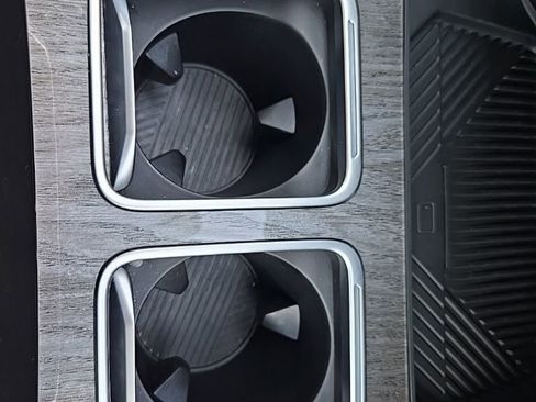 Used 2024 BMW 740i xDrive image 27