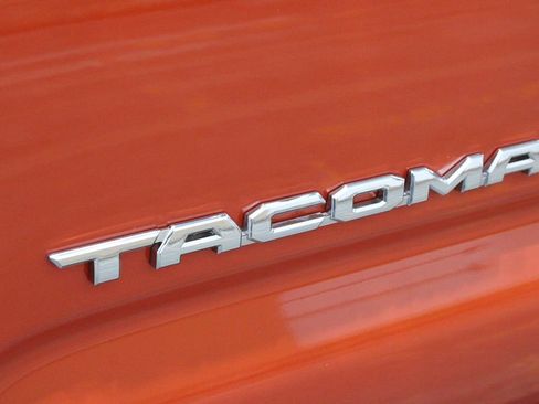 Used 2016 Toyota Tacoma TRD Sport image 32