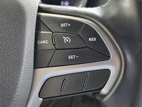 Used 2021 Jeep Grand Cherokee Laredo AWD/4WD image 22
