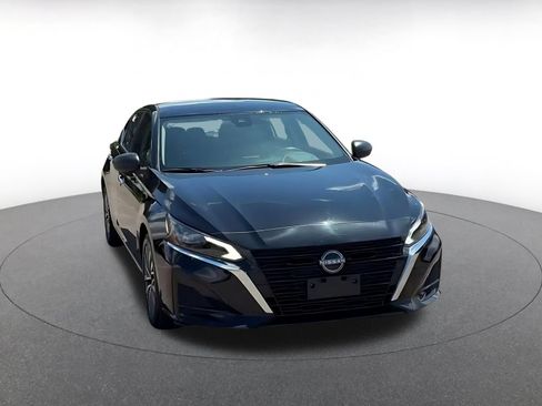 Used 2025 Nissan Altima 2.5 SV FWD image 3
