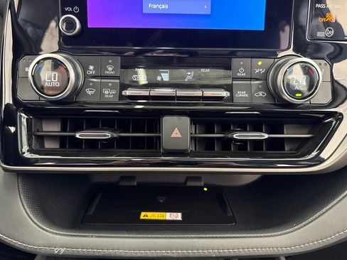 Used 2023 Toyota Highlander XLE AWD/4WD image 28