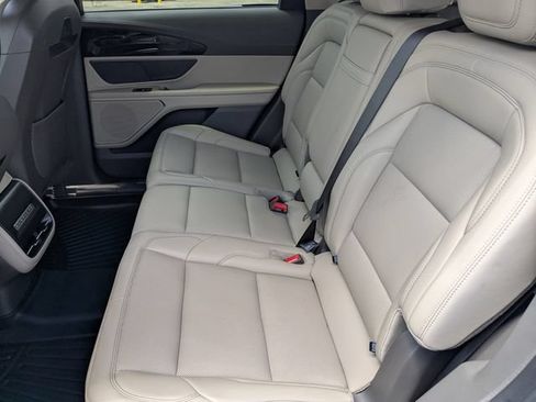 Used 2025 Lincoln Nautilus Premier AWD/4WD image 15