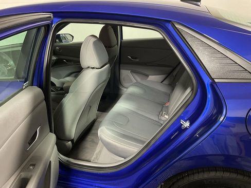 Used 2021 Hyundai Elantra SEL image 29