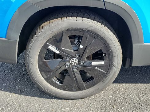 New 2026 Volkswagen Taos SE FWD image 35
