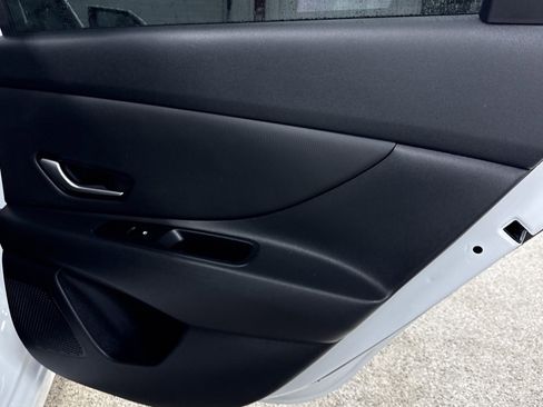 Used 2024 Hyundai Elantra Limited image 20