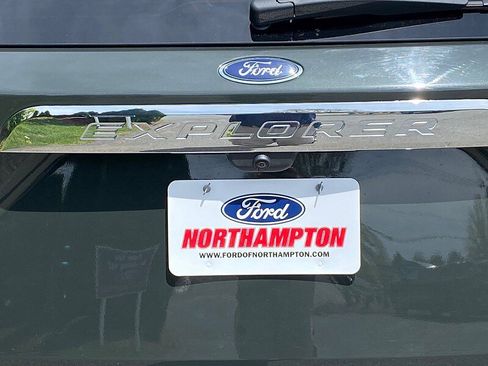 Used 2023 Ford Explorer Limited w/ Limited Technology Package AWD/4WD image 10