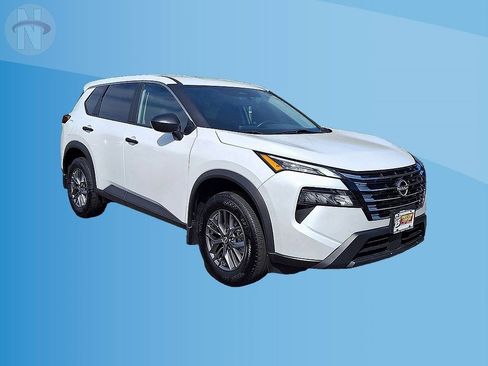Used 2024 Nissan Rogue S AWD/4WD image 2